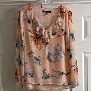 White House Black Market Textured Blouse. Ruffled Neckline. Peach Floral. Sz 10
